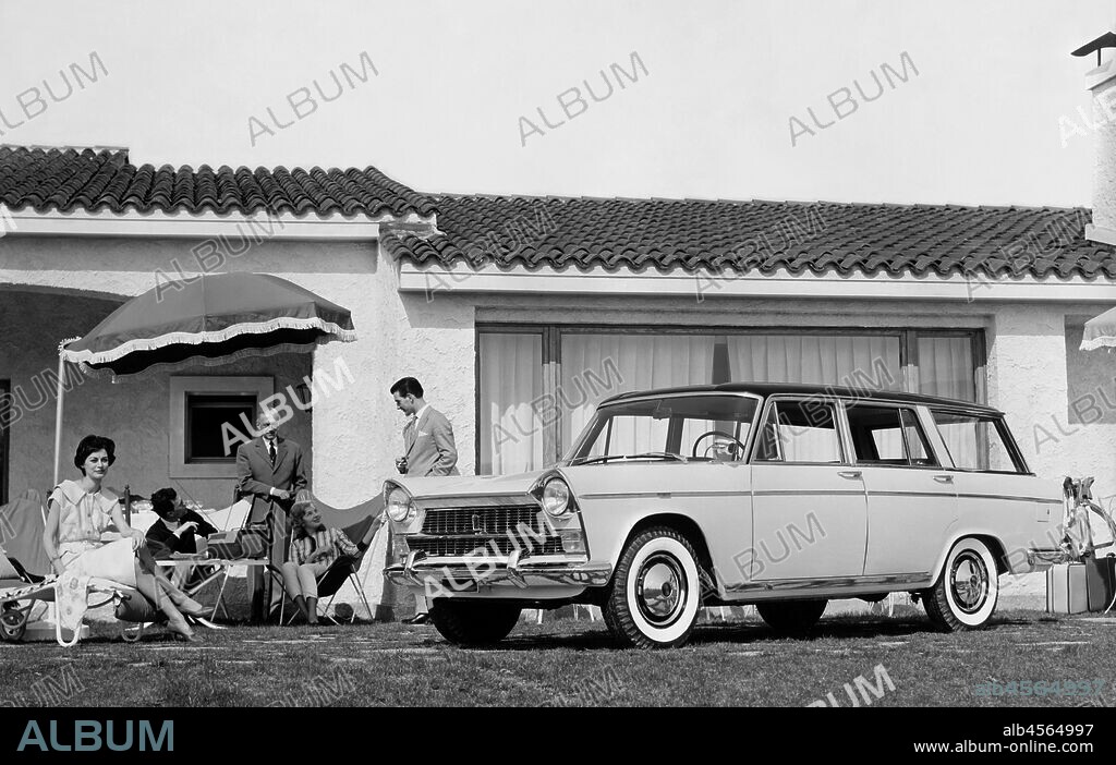 Family in the garden. fiat 1800. 1959.