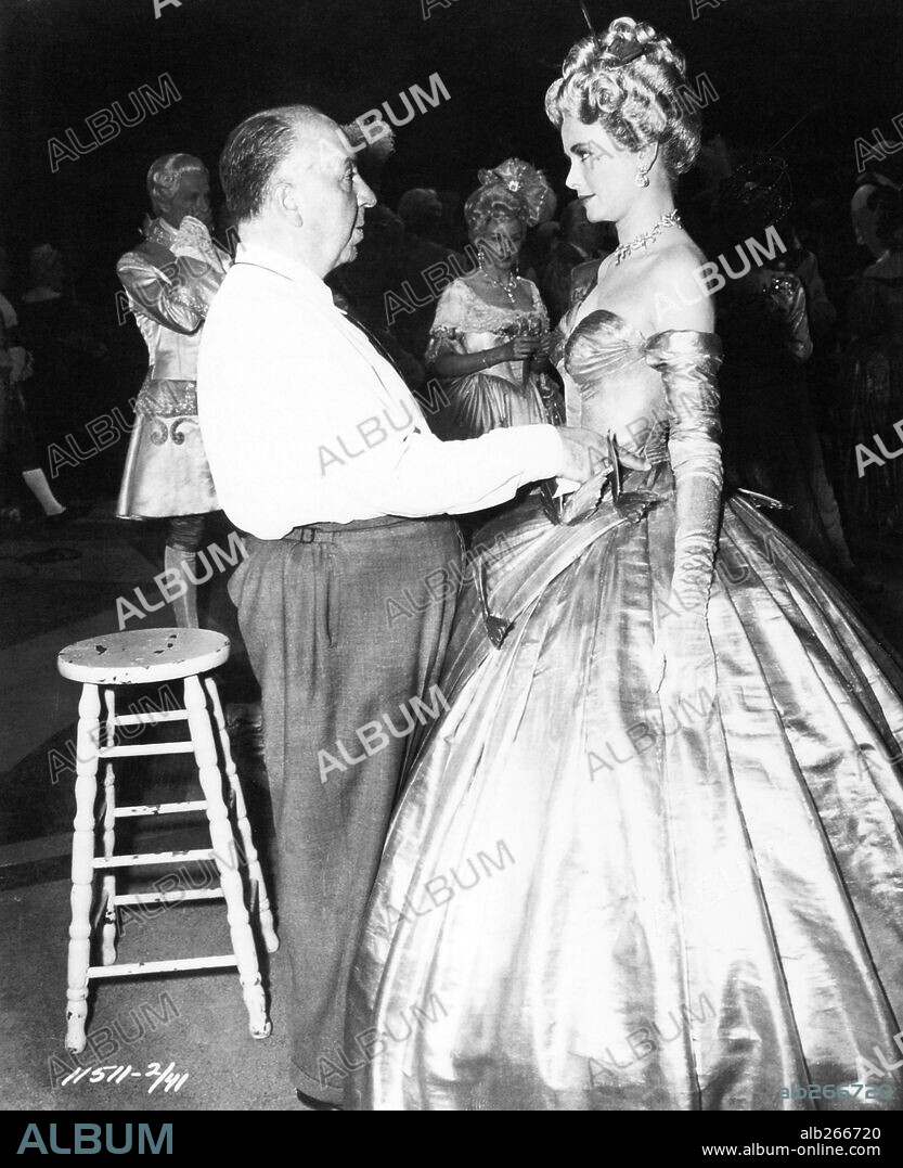 ALFRED HITCHCOCK y GRACE KELLY en ATRAPA A UN LADRÓN, 1955 (TO CATCH A THIEF), dirigida por ALFRED HITCHCOCK. Copyright PARAMOUNT PICTURES.