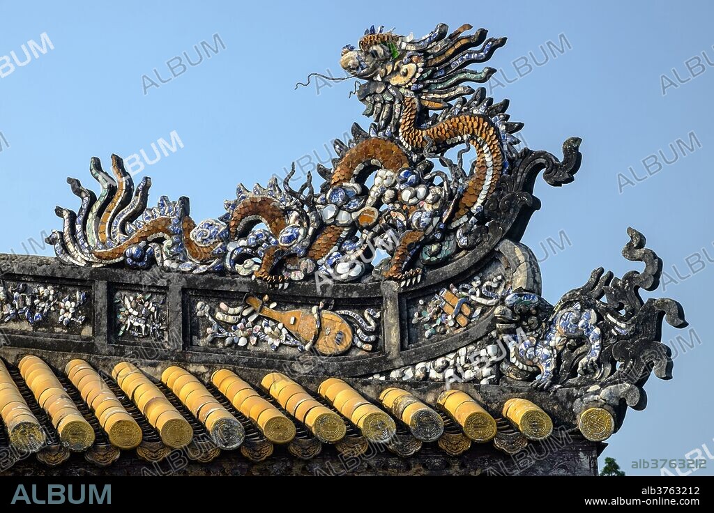 Thai Hoa palace dated 19th century, roof detail, the Forbidden City (Purple City) in the heart of the Imperial City, UNESCO World Heritage Site, Hue, Thua Thien Hue province, Vietnam, Indochina, Southeast Asia, Asia.