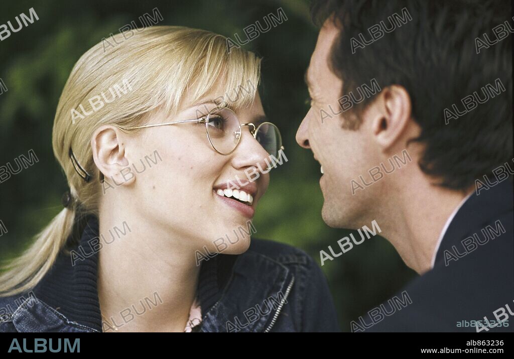 HUGH JACKMAN and SCARLETT JOHANSSON in SCOOP, 2006, directed by WOODY ALLEN. Copyright BBC FILMS/INGENIOUS FILM PARTNERS/INGENIOUS MEDIA/JELLY ROLL / COOTE, CLIVE.