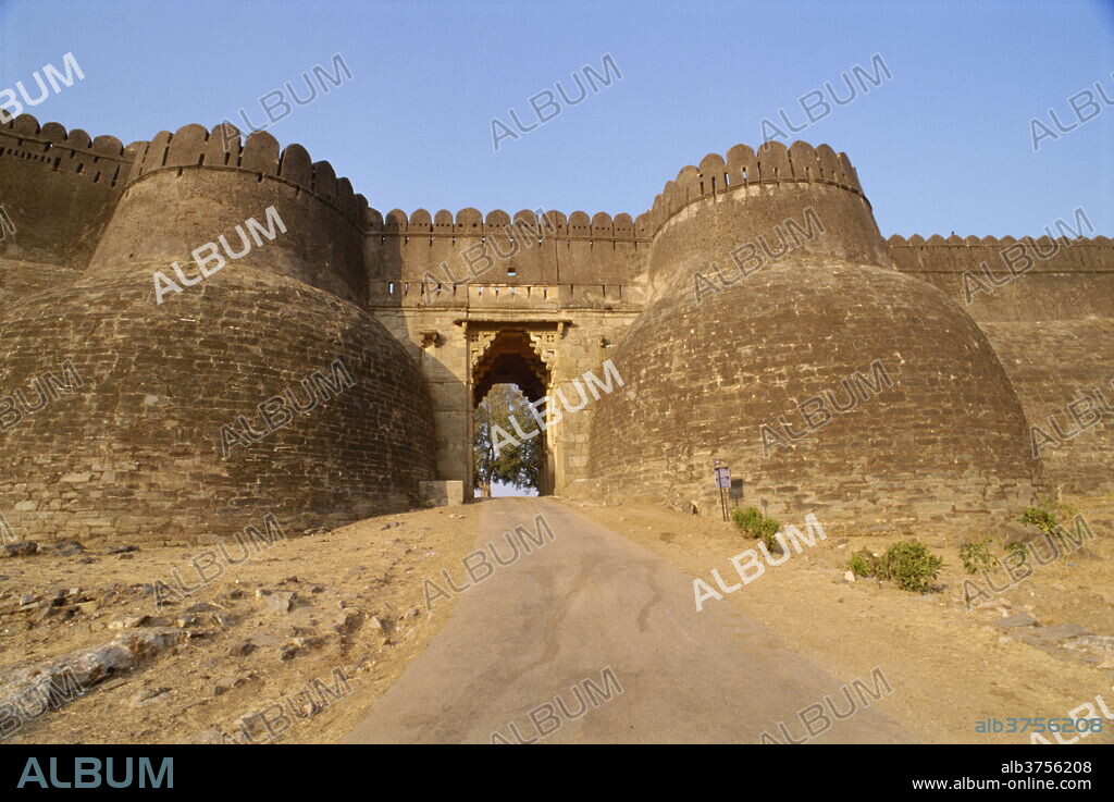 Massive fort built in 1458 AD by Rana Kumbha, Kumbhalgarh, Rajasthan state, India, Asia.