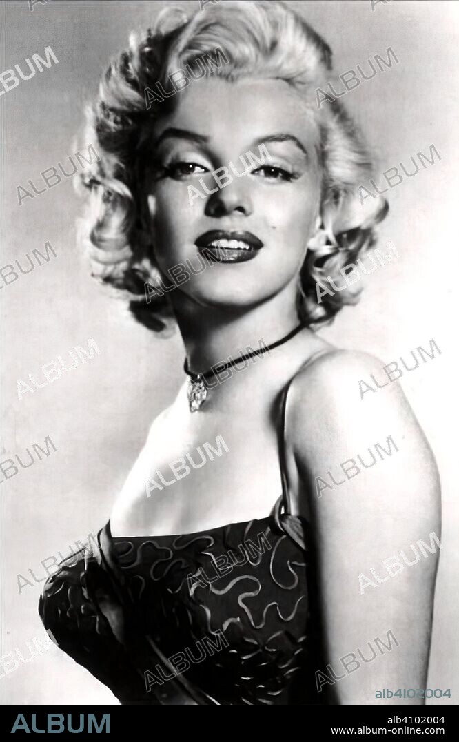 MARILYN MONROE in RIVER OF NO RETURN, 1954, directed by OTTO PREMINGER. Copyright 20TH CENTURY FOX. Foto censurada en los años 50 durante la dictadura Española.