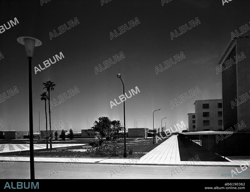 ANTONIO DE LA VEGA / LUIS PERAL / MANUEL SIERRA / ANTONI. UNIVERSIDAD LABORAL DE TARRAGONA - FOTOGRAFIA EN BLANCO Y NEGRO - AÑOS 50.
