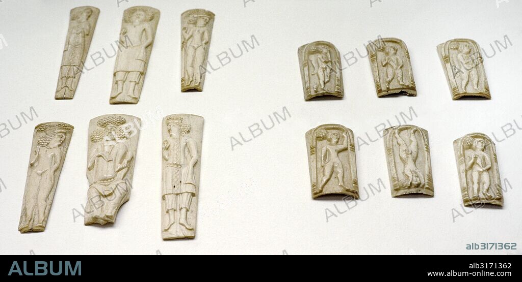 ARTE ANTIGUO. MESOPOTAMIA. PROXIMO ORIENTE. Placas de marfil que formaban parte de un ritón. Representan a nobles y acróbatas iranís. Procedente e Olbidia. Siglo II d. C. The State Hermitage Museum. San Petersburgo. Rusia.