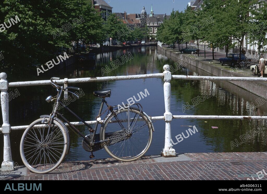 The Rapenburg (canal) in Leiden.