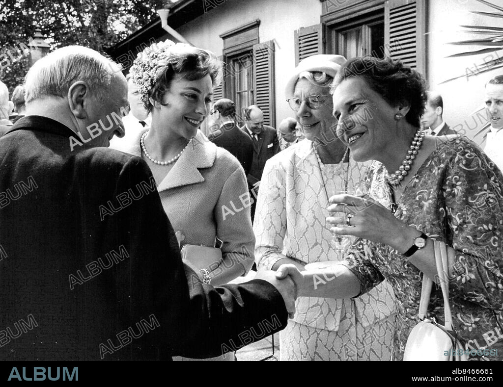 Stockholm 1961-06-13. Erlanders kalas på Stallmästaregården. Fr. v. Gustav Möller, danske utrikesministern Jens Otto Krags maka, Karin Kock och Ulla Lindström. Foto: Ragnhild Haarstad / SvD / TT / kod 12014.