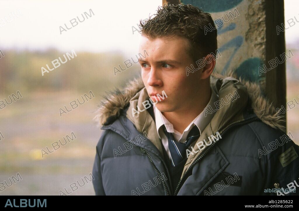 TOM HUDSON in LOVE + HATE, 2005, directed by DOMINIC SAVAGE. Copyright BBC FILMS/RUBY FILMS/UK FILM COUNCIL.
