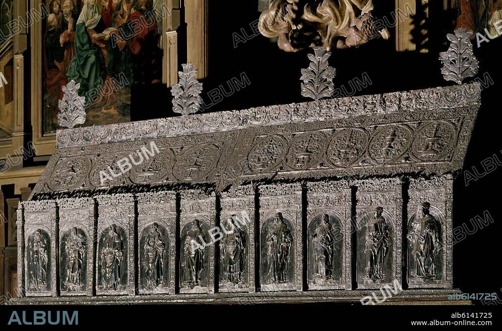 ENRIQUE DE ARFE (1475-1545). ARCA DE SAN FROILAN - MADERA CHAPADA EN PLATA - 1519.