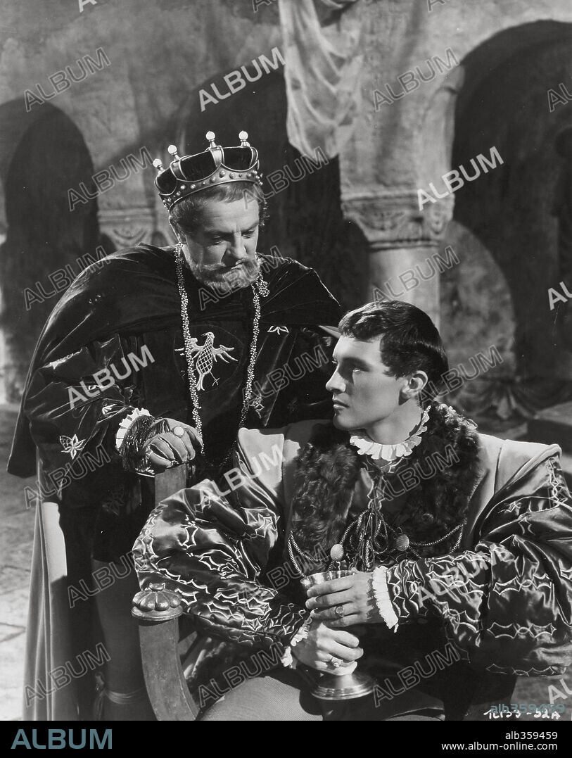 BASIL SIDNEY and TERENCE MORGAN in HAMLET, 1948, directed by LAURENCE OLIVIER. Copyright TWO CITIES/RANK.
