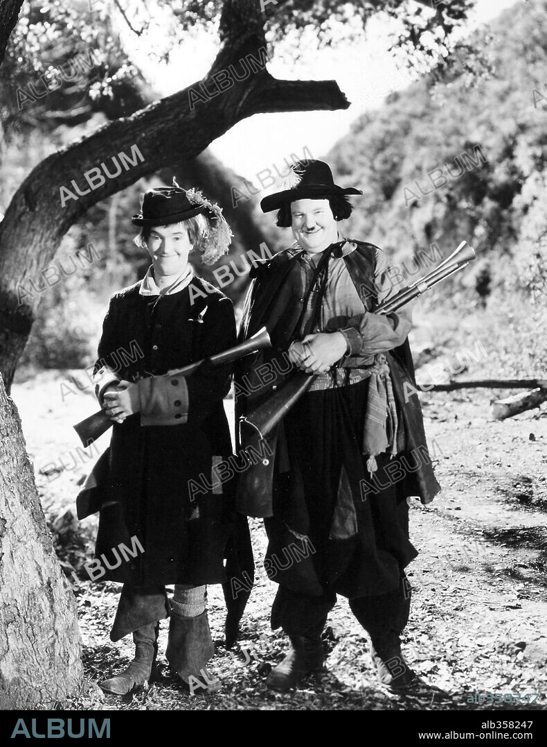OLIVER HARDY und STAN LAUREL in DICK UND DOOF - HÄNDE HOCH - ODER NICHT, 1933 (THE DEVIL'S BROTHER), unter der Regie von CHARLEY ROGERS und HAL ROACH. Copyright METRO GOLDWYN MAYER.