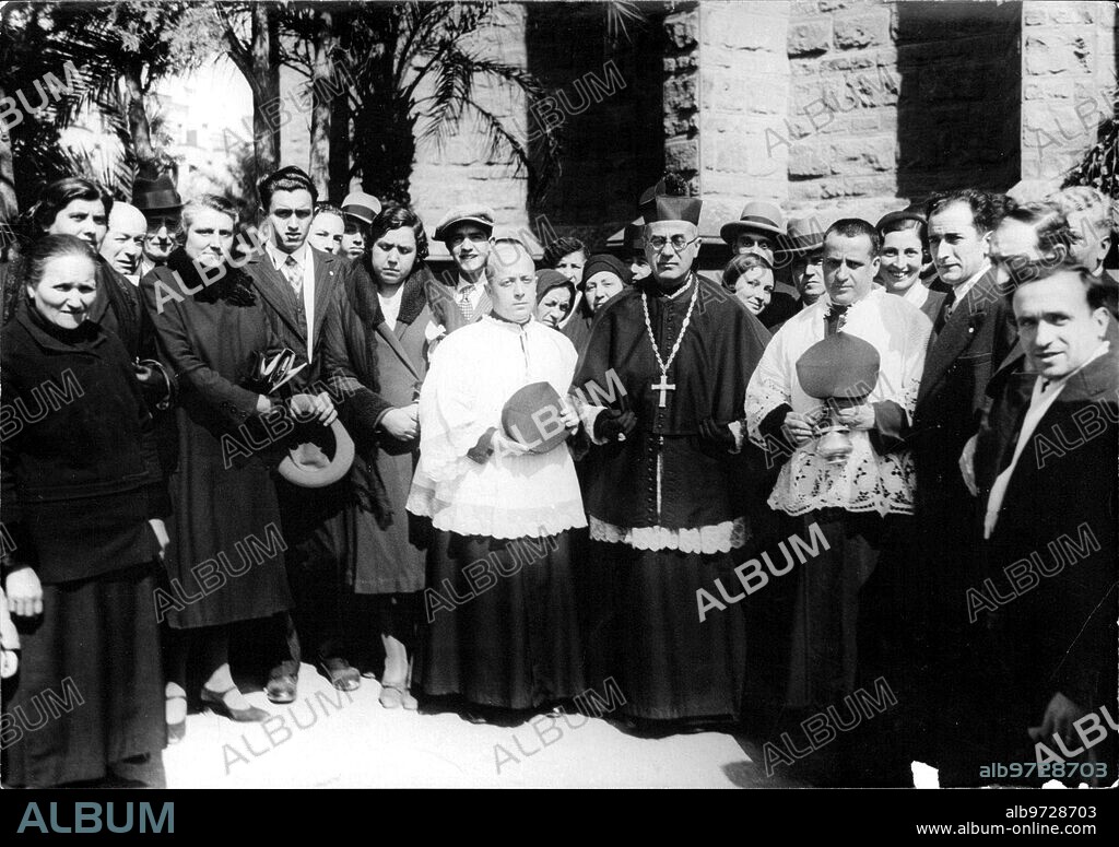Barcelona, 03/19/1932.- Golden anniversary of the laying of the first stone of the expiatory temple of the Holy Family. In the image, The Mitered Abbot of Montserrat, Father Marcet, who celebrated this event with a solemn Pontifical.