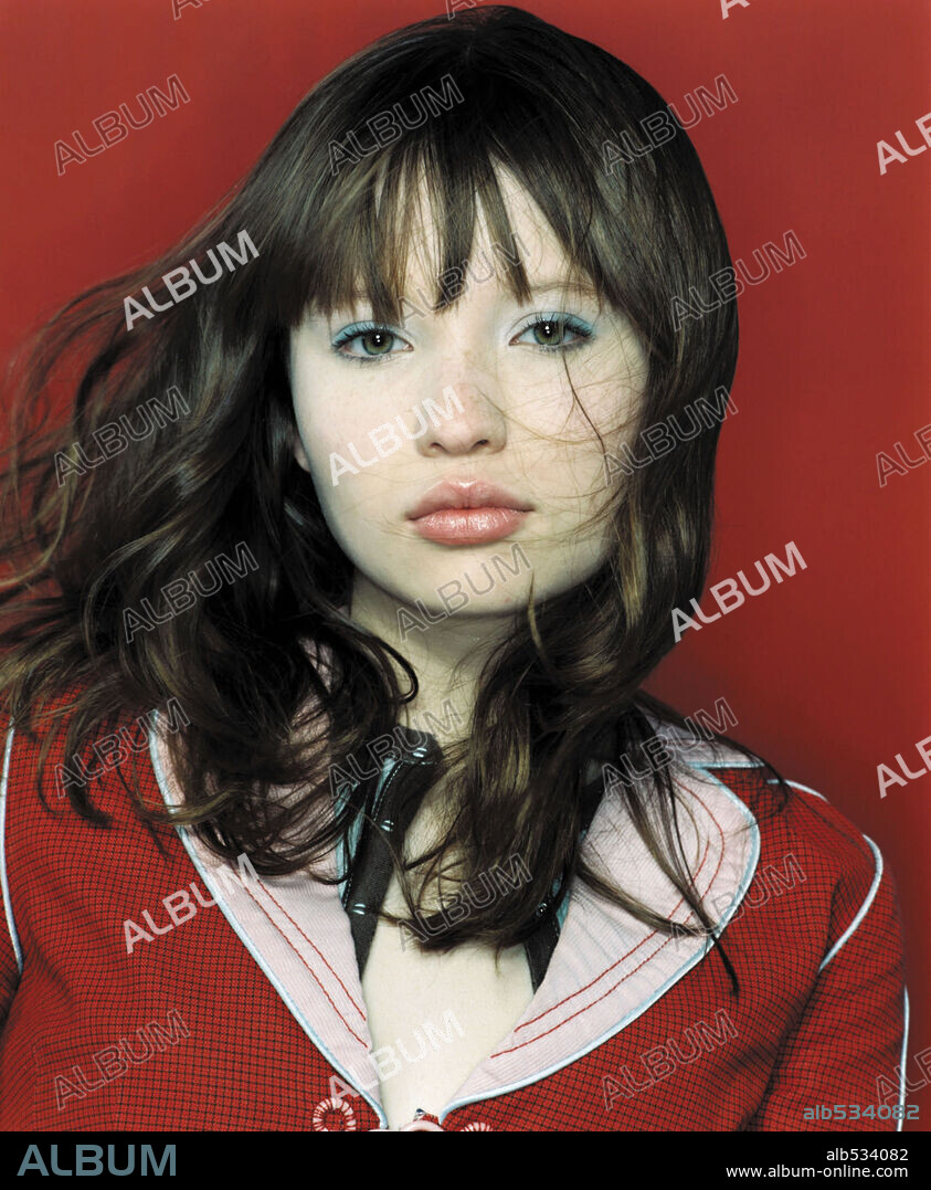 EMILY BROWNING in LEMONY SNICKET'S A SERIES OF UNFORTUNATE EVENTS, 2004, directed by BRAD SILBERLING. Copyright PARAMOUNT PICTURES.