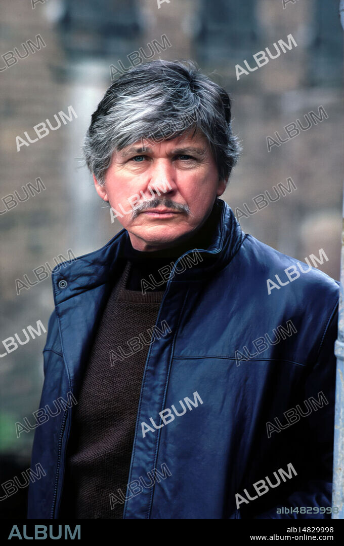 CHARLES BRONSON en EL JUSTICIERO DE LA NOCHE, 1985 (DEATH WISH 3), dirigida por MICHAEL WINNER.
