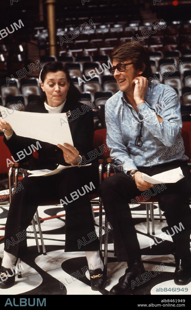 1973-12.. VAD ÖNSKAR DU DIG TILL NYÅR I ÅR? Sven-Bertil Taube och Ulf Björlin i en musikalisk föreställning med krut i för Nyårsafton Sänt första gången 1973-12-31 Repetitioner Sjortor persons: ELISABETH SÖDERSTRÖM;SVEN-BERTIL TAUBE sites: SVERIGE.