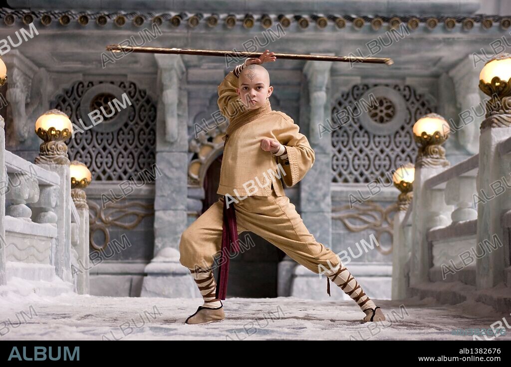 NOAH RINGER en AIRBENDER: EL ULTIMO GUERRERO, 2010 (THE LAST AIRBENDER), dirigida por M. NIGHT SHYAMALAN. Copyright PARAMOUNT PICTURES/NICKELODEON MOVIES/BLINDING EDGE PICTURES.