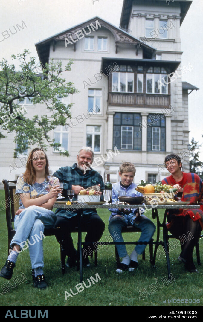 German singer Gunther Emmerlich with family in the garden of his Villa Maria at Dresden, Germany circa 1995.