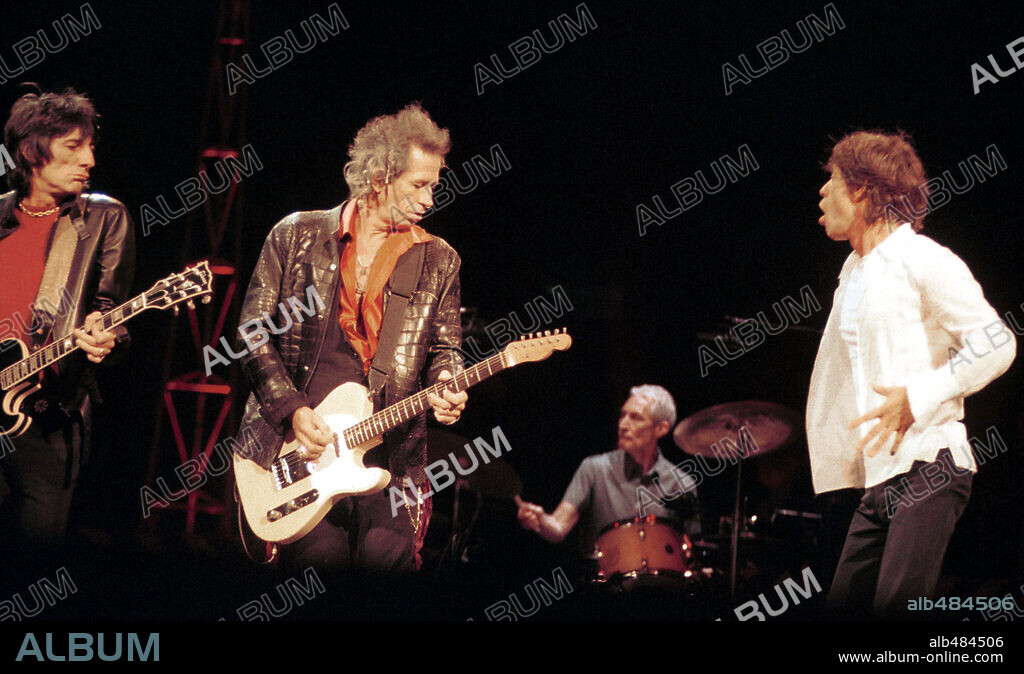 KEITH RICHARDS, ROLLING STONES and RON WOOD. Mar 22, 1999; Boston, MA, USA; (L-R): RONNIE WOOD, KEITH RICHARDS, CHARLIE WATTS and MICK JAGGER of 'The Rolling Stones' performing live in Boston. Mandatory Credit: Photo by Steven Tackeff / ZUMA Press. (©) Copyright 1999 by Steven Tackeff. 22/03/1999