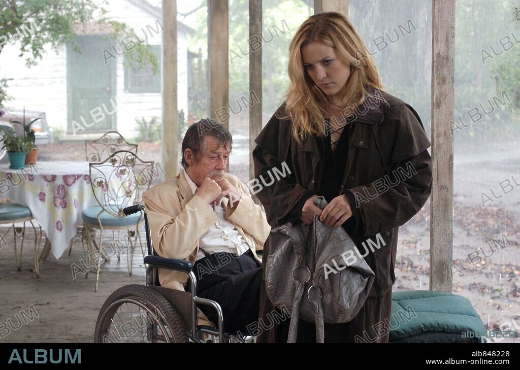 JOHN HURT and KATE HUDSON in THE SKELETON KEY, 2005, directed by IAIN SOFTLEY. Copyright UNIVERSAL STUDIOS / MORTON, MERRICK.