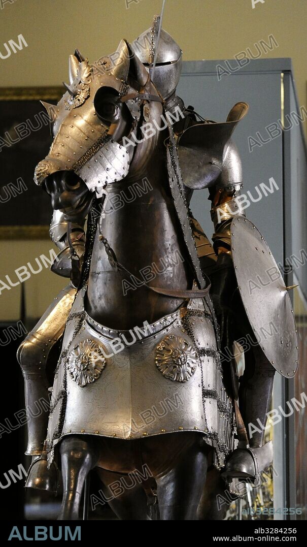 Armadura de torneo para caballo y caballero. Siglo XVI. Manufactura bresciana. Armería Real. Museo de Capodimonte. Nápoles. Italia.