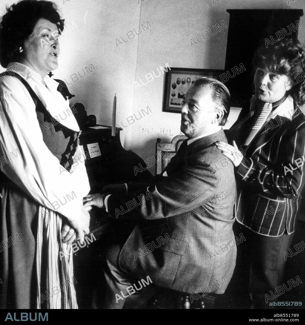 Sångerskan Birgit Nilsson tv med pianisten Einar Nilsson. och sångerskan Sonja Stjernquist 1982. Nilsson Birgit sång Västra Karaby Sit 1982. (c) Sydsvenskan / IBL.