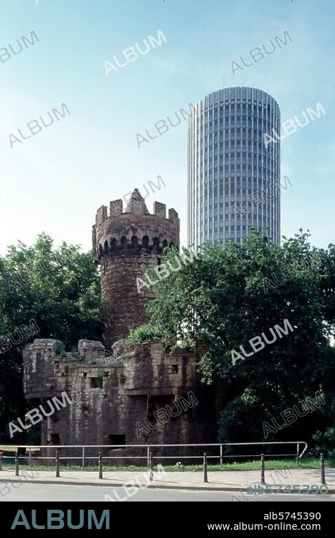 Jena, Pulverturm mit Jena-Turm Format / Filmsize: 6 × 9 cm.