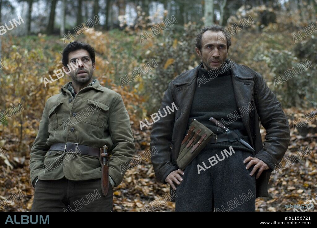 PIERFRANCESCO FAVINO et SERGIO ALBELLI dans MIRACLE AT ST. ANNA, 2008, réalisé par SPIKE LEE. Copyright 40 acres & A mule filmworks/ ONMyOwn/ Rai Cinema.