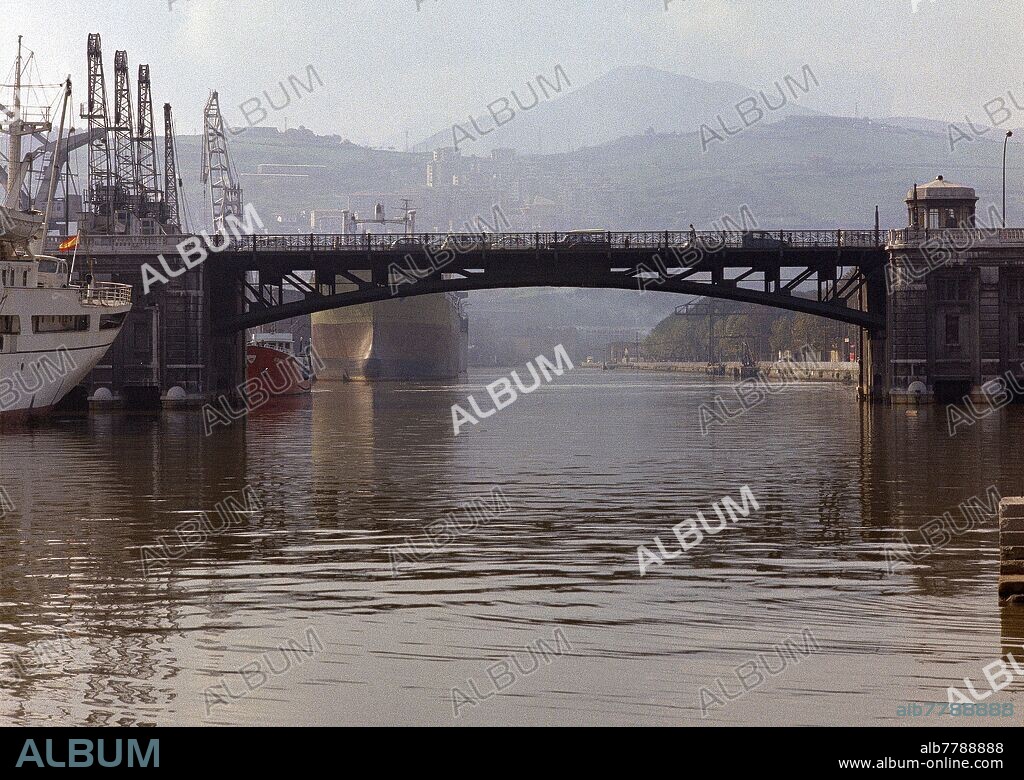 ROTAECHE VELASCO IGNACIO / ORTIZ DE ARTIÑANO JOSE. PUENTE LEVADIZO BASCUALTE DE DEUSTO (1931) SOBRE EL RIO NERVION - FOTO AÑOS 60.