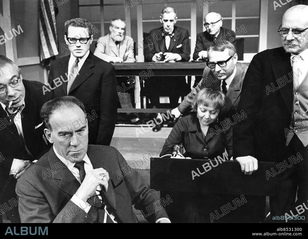 Göteborg - 1965 - Stadsteatern - Föreställningen Fallet Oppenheimer - Bertil Anderberg - Torsten Lilliecrona - Jan Nygren - Olle Florin - Karl-Magnus Thulstrup - Gunnar Strååt - Sören Alm - Gunvor Ekström - Rune Turesson *** Local Caption *** GT Foto: Sven-Erik Johansson. KAMERAREPORTAGE.