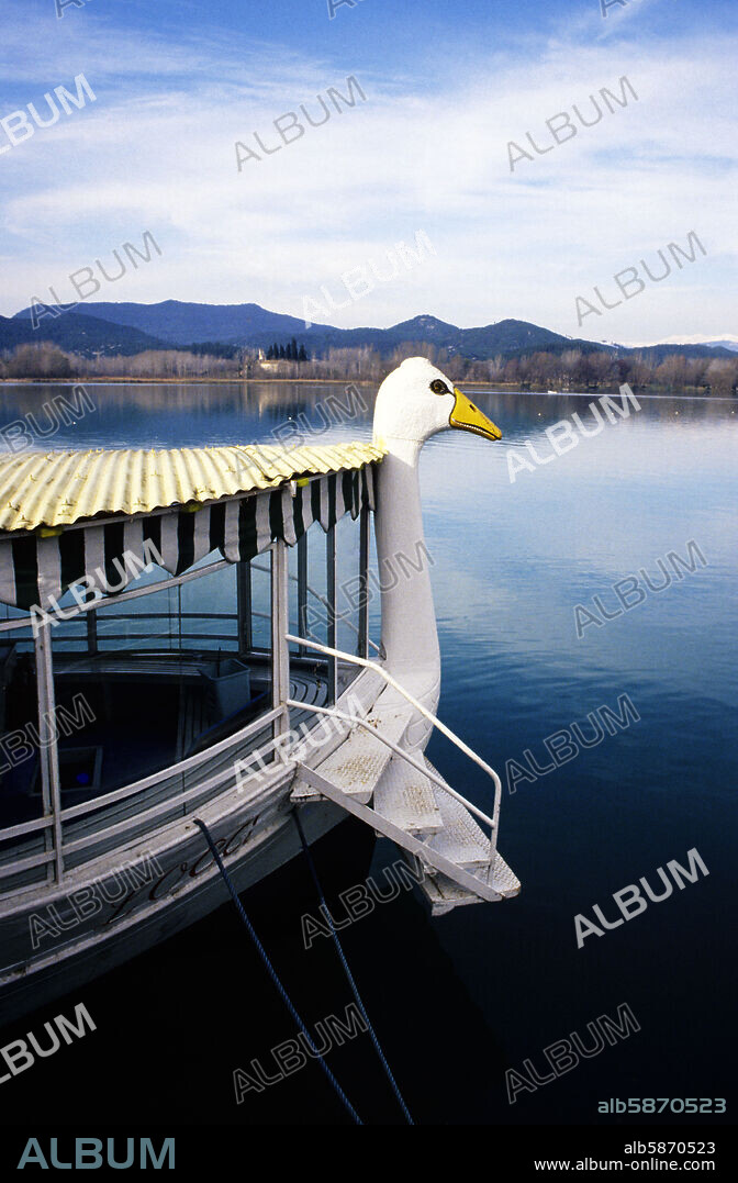 Banyoles, lago, barca de paseo, mascarón de proa (Plà de l´Estany).