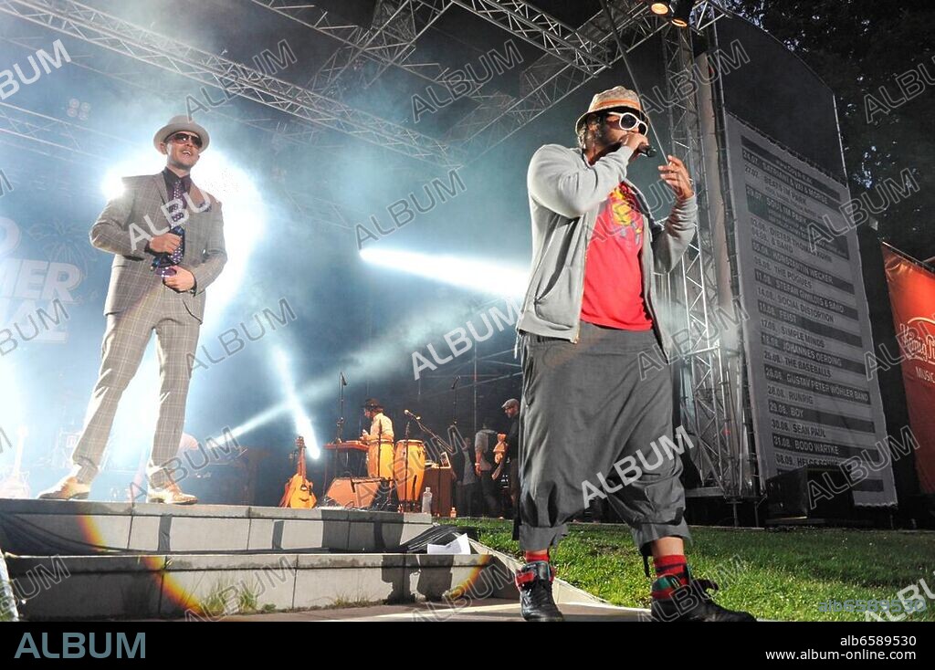 Jan Delay und Samy Deluxe - Konzert bei Soul im Park, Midsummer Special Festival auf der openair-Buehne/Freilichtbuehne im Stadtpark Hamburg am 29.07.2012. ||KEINE PERSOENLICHKEITSRECHTE VORHANDEN, NU.