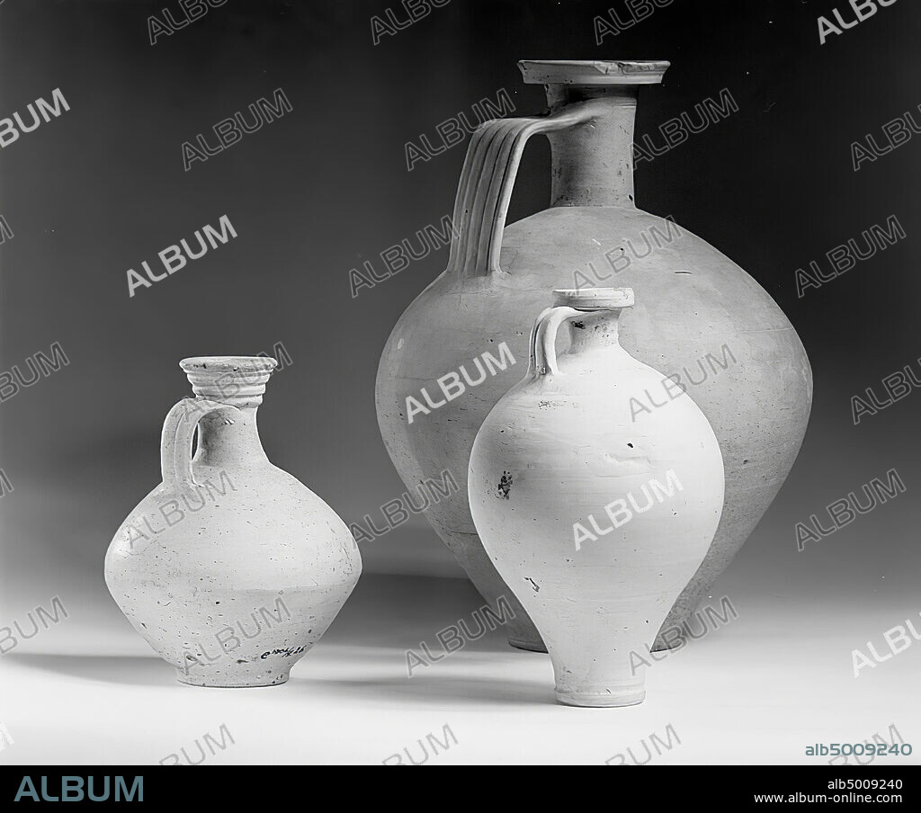 Roman jug of white pipe earth. Narrow foot. full belly. Short neck. 1 ear. Brunsting type 6., crockery, jug, earthenware, h: 23 cm, roman 175-250 AD, Netherlands, South Holland, Katwijk, Valkenburg.