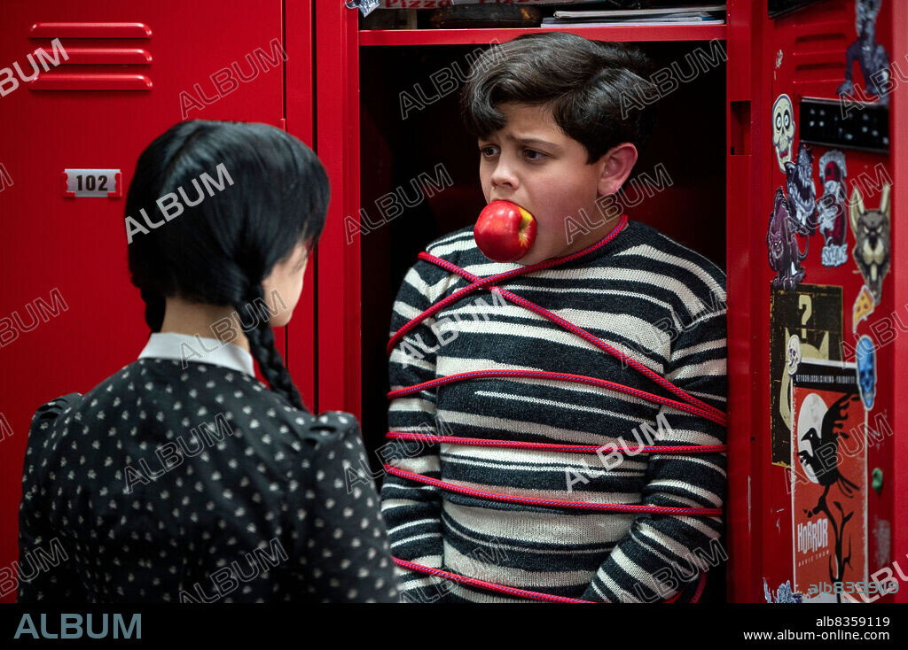 ISAAC ORDONEZ and JENNA ORTEGA in WEDNESDAY, 2022, directed by TIM BURTON. Copyright Metro-Goldwyn-Mayer (MGM).