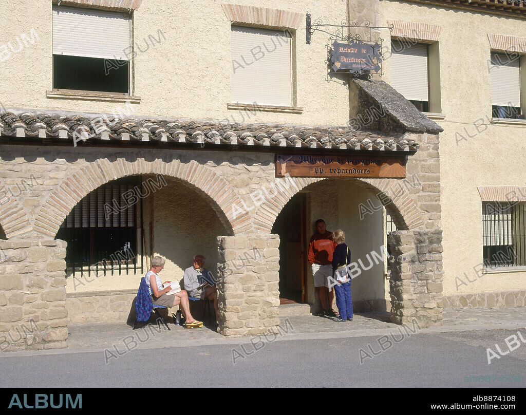 ALBERGUE DE PEREGRINOS PERTENECIENTE A LOS PADRES REPARADORES - FOTO AÑOS 00.