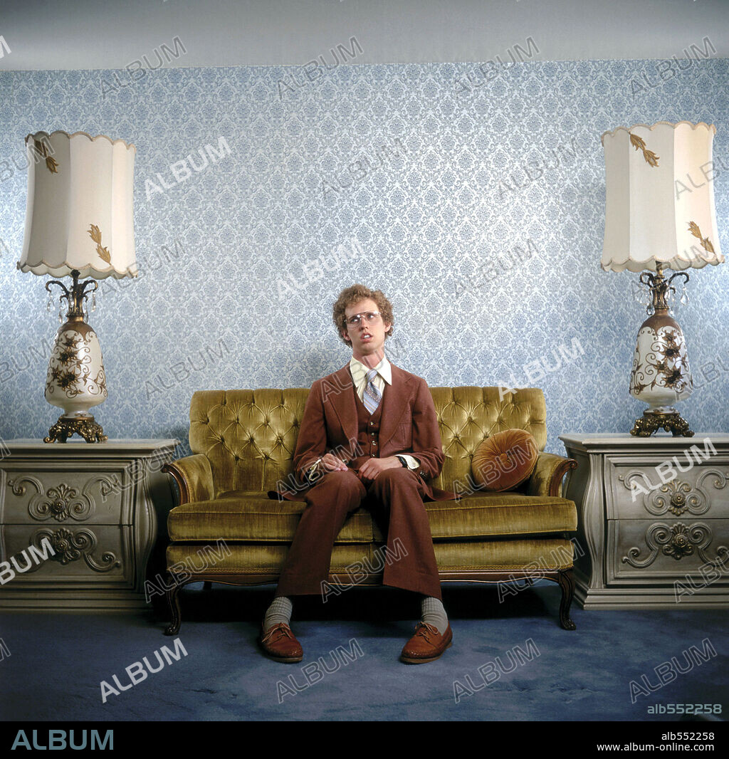 JON HEDER in NAPOLEON DYNAMITE, 2004, directed by JARED HESS. Copyright 20TH CENTURY FOX.