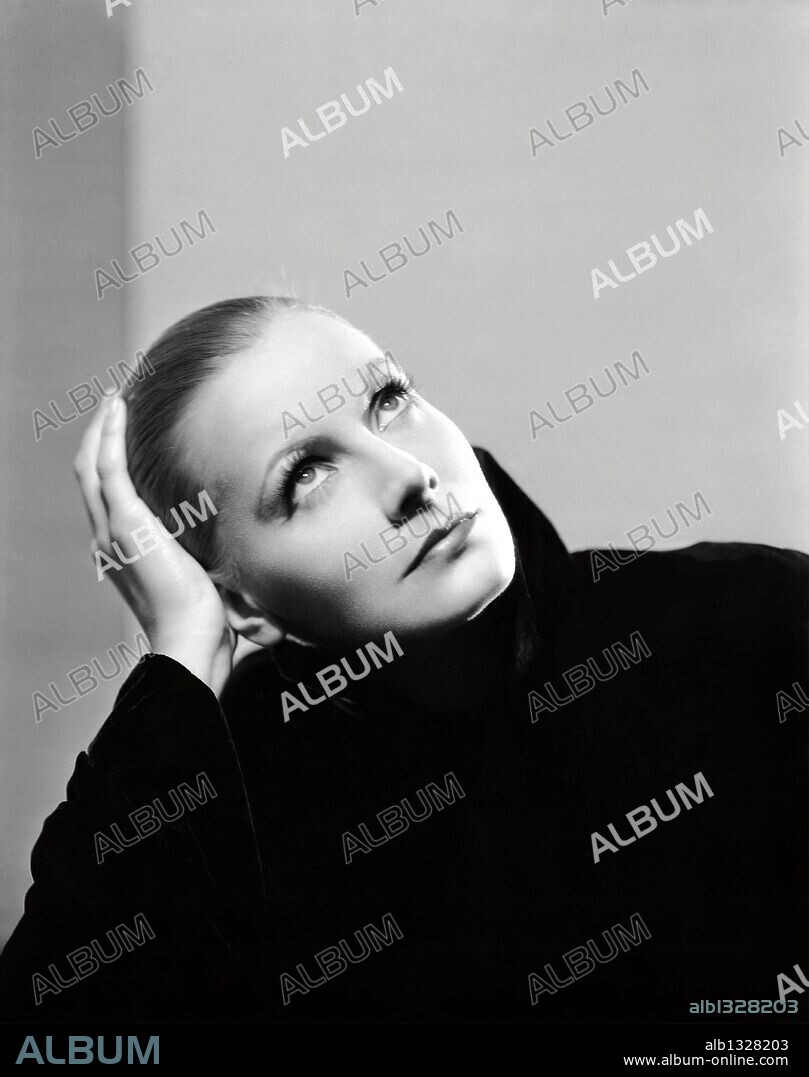 GRETA GARBO in MATA HARI, 1931, directed by GEORGE FITZMAURICE. Copyright M.G.M / BULL, CLARENCE SINCLAIR.