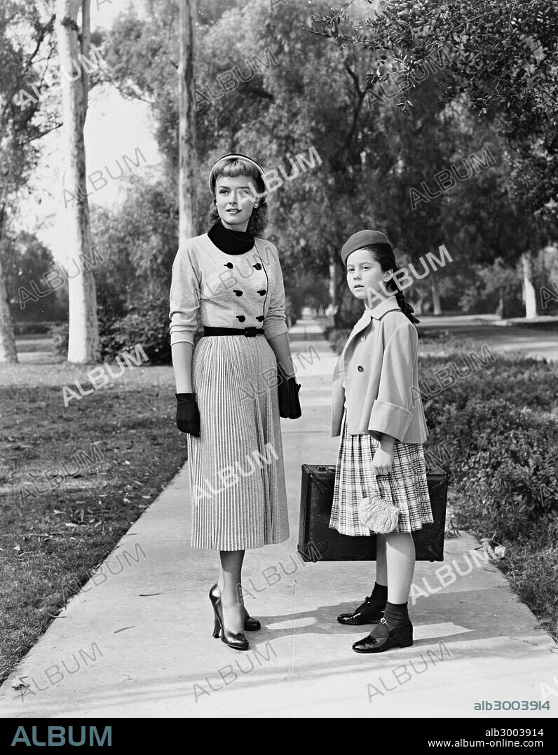 DONNA REED en UN CONFLICTO EN CADA ESQUINA, 1953 (TROUBLE ALONG THE WAY), dirigida por MICHAEL CURTIZ. Copyright WARNER BROTHERS.