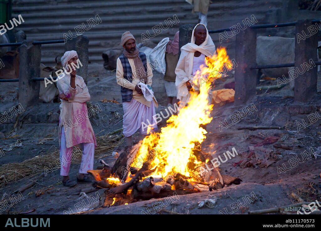 Body burning on funeral pyre at Hindu cremation at Manikarnika crematorium Ghat in Holy City of Varanasi, Benares, India.