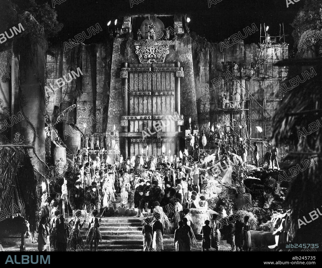 KING KONG, 1933, directed by ERNEST B. SCHOEDSACK and MERIAN C. COOPER. Copyright RKO.
