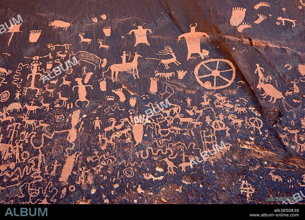 Petroglyphs carved into sandstone, representation of Fremont, Anasazi, Navajo and Anglo-Saxon cultures, prehistoric and historic rock art, Newspaper Rock State Historic Monument and Recreation Site, San Juan County, Utah, United States of America, USA