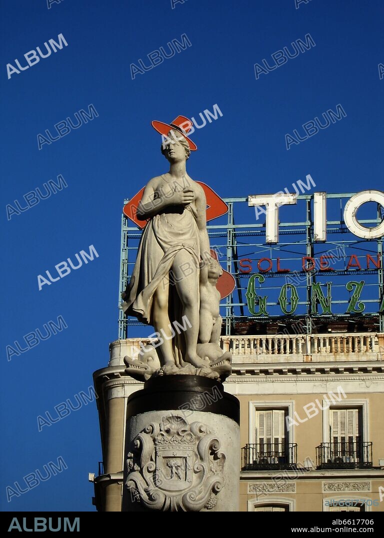 ESTATUA DE LA MARIBLANCA - REPLICA DE LA ORIGINAL QUE SE ENCUENTRA EN EL MUSEO MUNICIPAL.