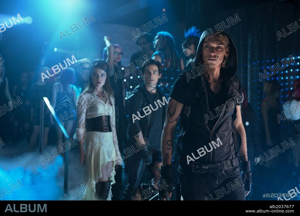 JEMIMA WEST und KEVIN ZEGERS in MORTAL INSTRUMENTS, THE: CITY OF BONES, 2013, unter der Regie von HARALD ZWART. Copyright CONSTANTIN FILM PRODUKTION.