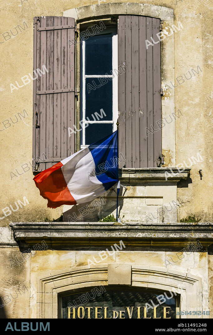 Hotel de Ville,Menerbes, alpes de Provence, montes Luberon, Francia, Europa.