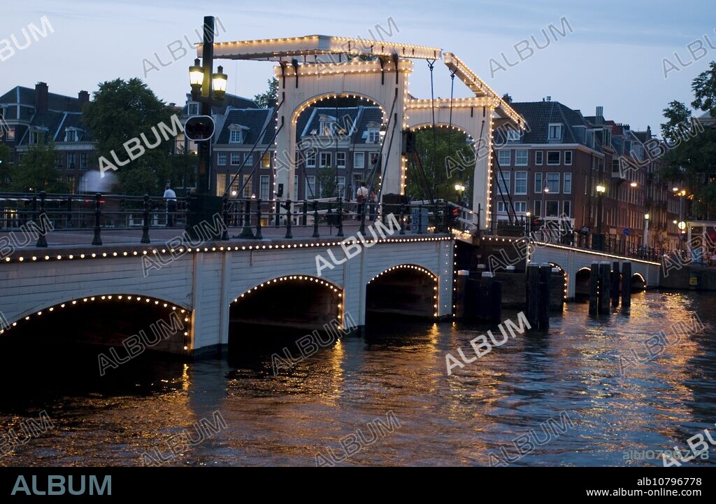 Magere Brug, Skinny Bridge on Amstel canal. Amsterdam. Netherlands.