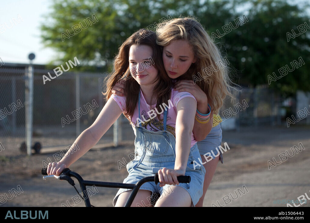 JUNO TEMPLE et KAY PANABAKER dans LITTLE BIRDS, 2011, réalisé par ELGIN JAMES. Copyright POLSKY FILMS/HUNTING LANE FILMS / COIT, JUSTIN.