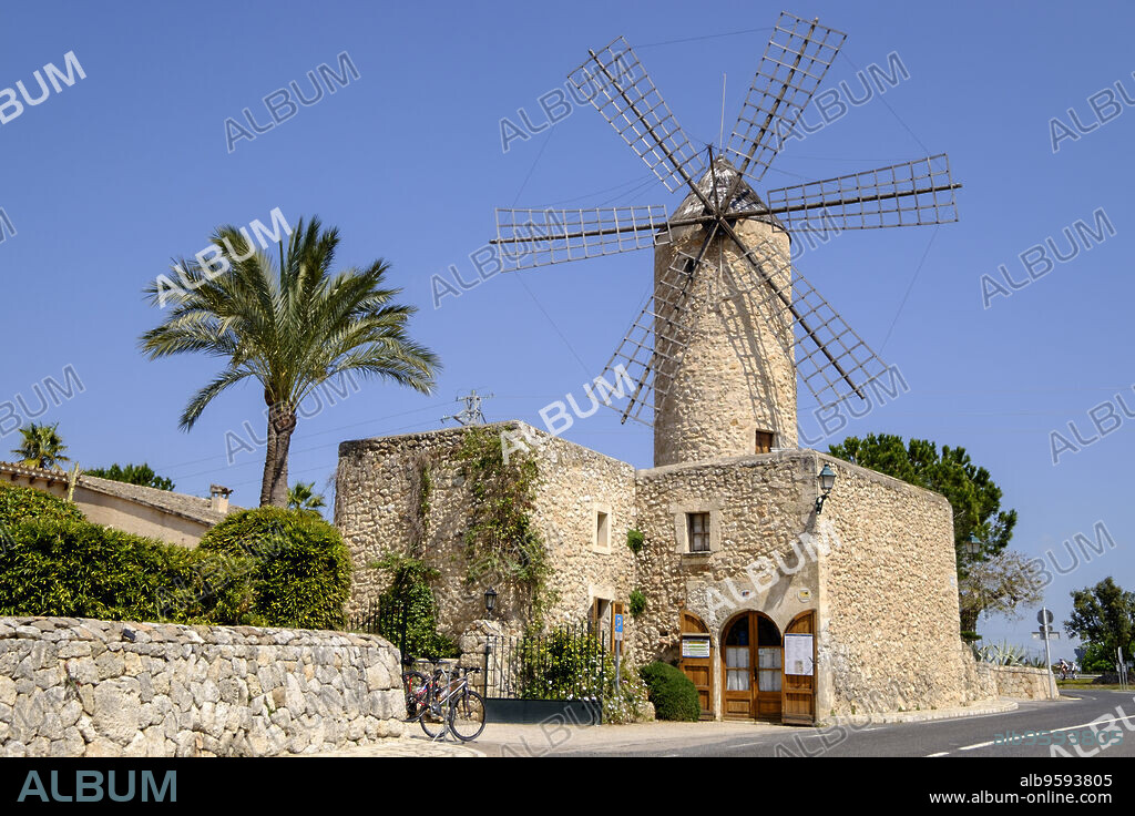 Moli den Pau, molino harinero tradicional, 1870, Sineu, Mancomunidad del Pla, Mallorca, balearic islands, spain, europe.