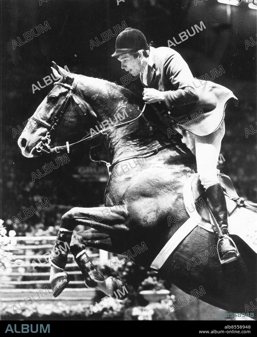 GÖTEBORG 1986-04-13.. Peter Eriksson - ryttare, hoppning. Här ses han på Imperator flyga över ett hinder. *** Local Caption *** GP Foto: Anders Hofgren / Kamerareportage / TT / Kod: 2524.