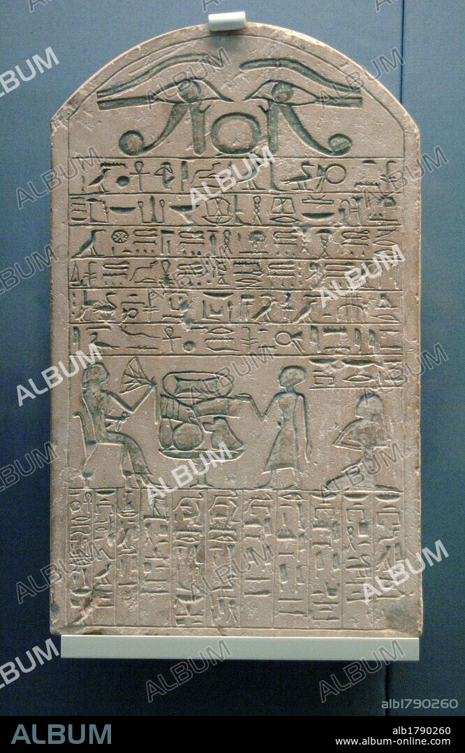 ARTE EGIPCIO. IMPERIO MEDIO. DINASTIA XII. ESTELA FUNERARIA en piedra caliza de SABU. Decorada con jeroglíficos y un relieve que representa al DIFUNTO ANTE LA MESA DE OFRENDAS. Fue encargada por el hijo del fallecido, AMENY, para perpetuar la memoria de su padre. Fechada hacia 1985-1795 a. C. de procedencia desconocida. Museo Británico. Londres. Inglaterra. Reino Unido.