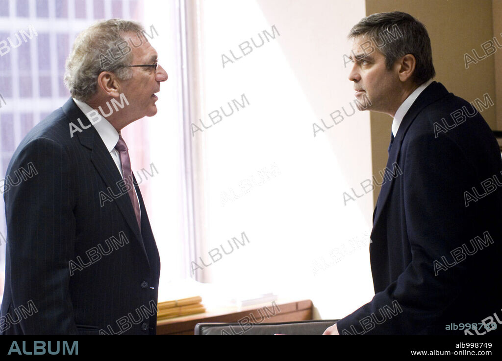 GEORGE CLOONEY and SYDNEY POLLACK in MICHAEL CLAYTON, 2007, directed by TONY GILROY. Copyright SAMUEL MEDIA/CASTLE ROCK ENTERTAINMENT/MIRAGE ENTERPRISES.