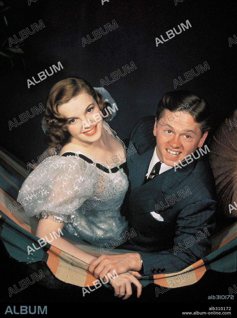 JUDY GARLAND and MICKEY ROONEY in STRIKE UP THE BAND, 1940, directed by BUSBY BERKELEY. Copyright M.G.M / CARPENTER, ERIC.
