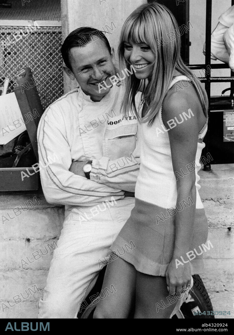 Bruce McLaren with female admirer in the pits, 1967 Italian Grand Prix.